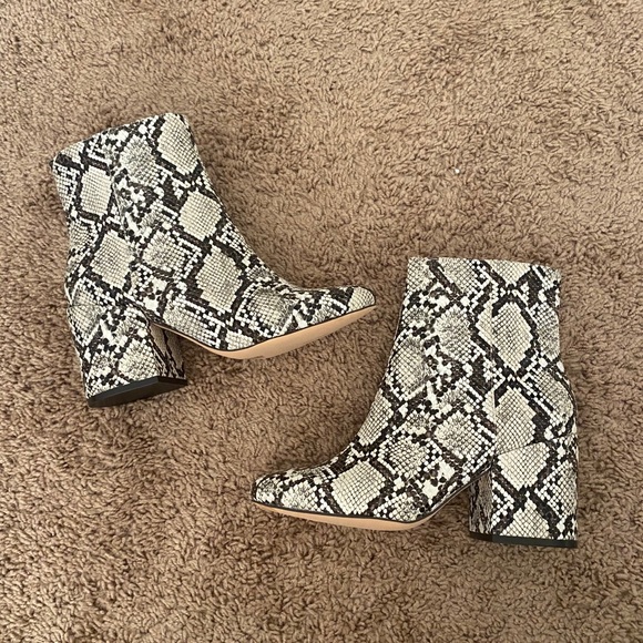 uo margot patent boot